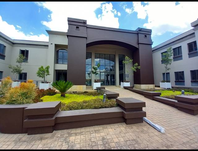 526M² OFFICE TO LET IN BRYANSTON